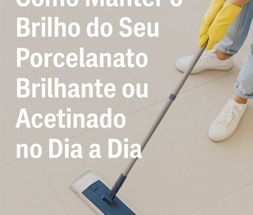 Pessoa limpando piso de porcelanato claro com mop e luvas, representando cuidados diários com porcelanato brilhante e acetinado